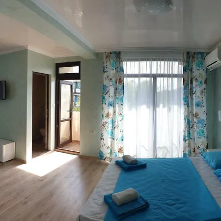 Under The Fig 3* Achtopol